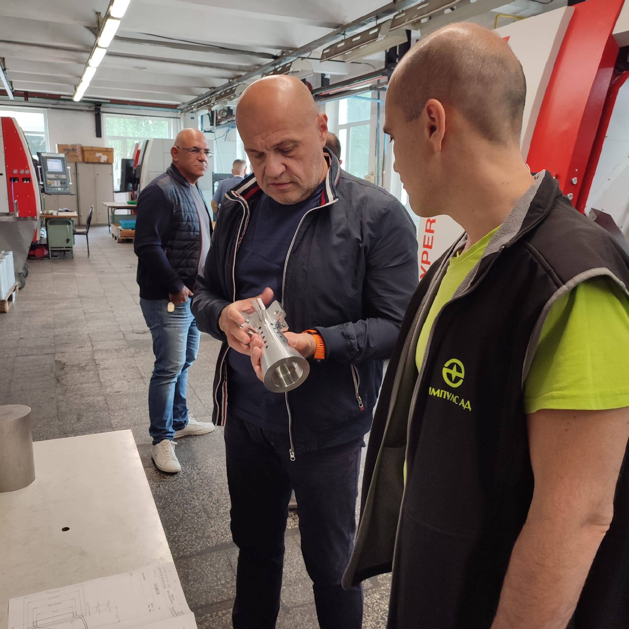  Водачът на листата на ГЕРБ-СДС в МИР-Габрово Томислав Дончев посети компании в района, срещна се с представители на бизнеса и беседва с поданици на региона 